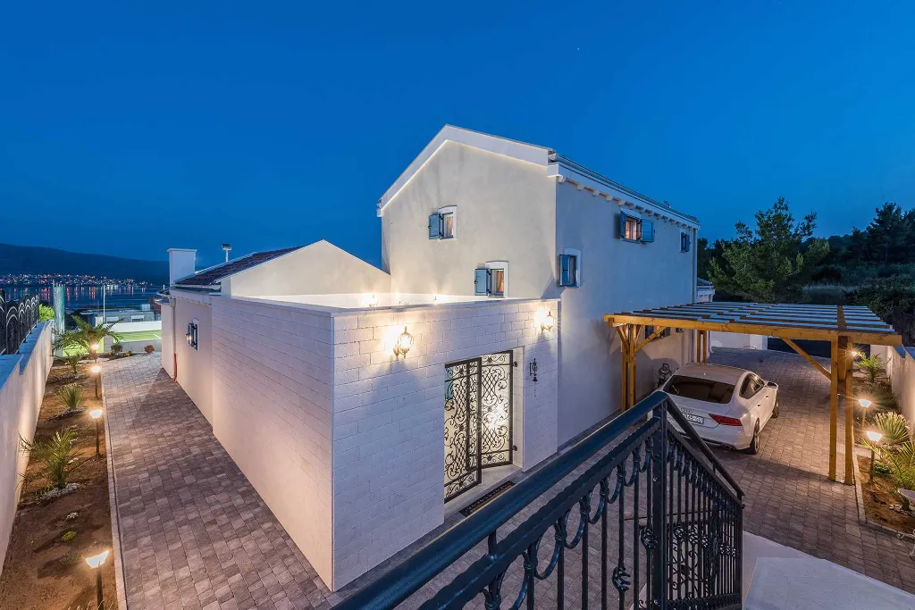 3-Bedroom Villa in Pridraga for up to 8 Guests