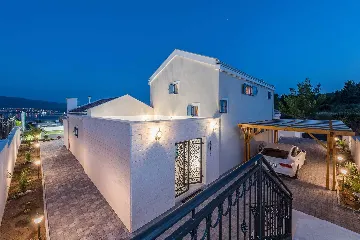 3-Bedroom Villa in Pridraga for up to 8 Guests