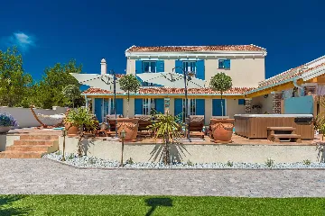 3-Bedroom Villa in Pridraga for up to 8 Guests