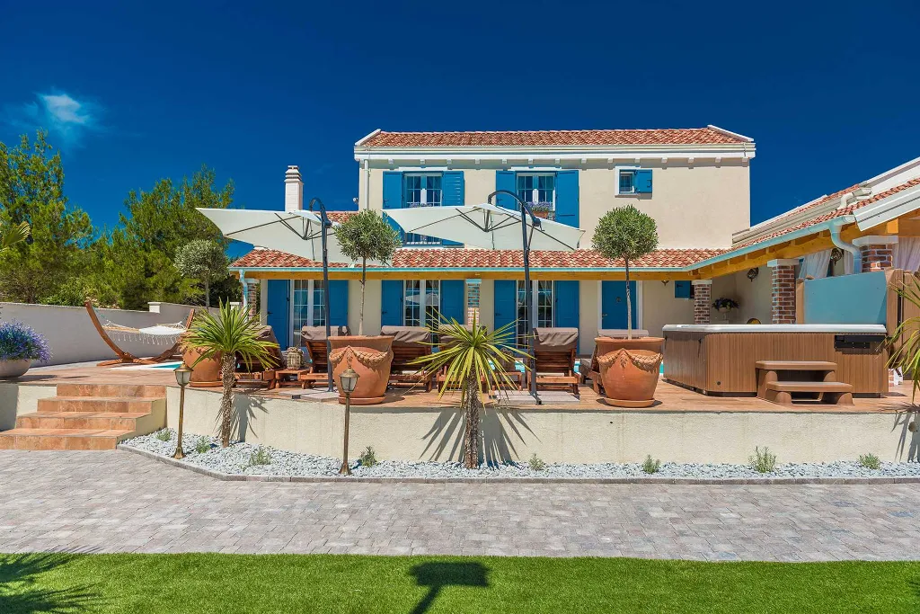 3-Bedroom Villa in Pridraga for up to 8 Guests