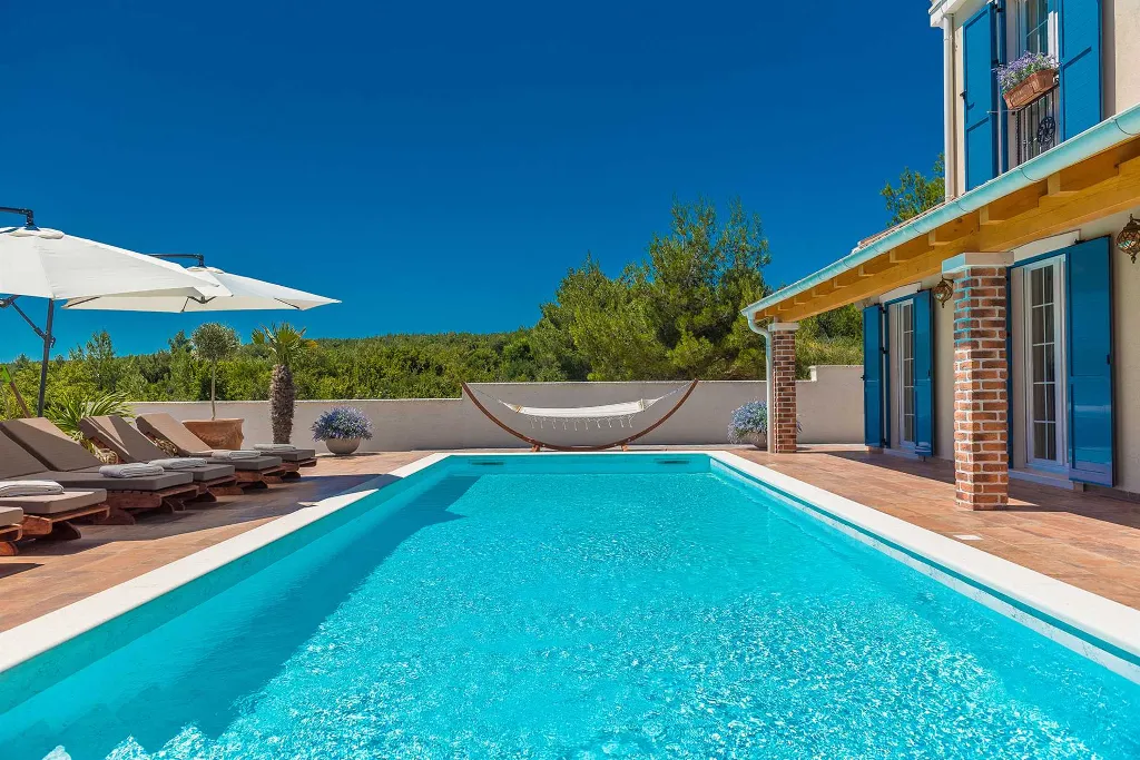 3-Bedroom Villa in Pridraga for up to 8 Guests