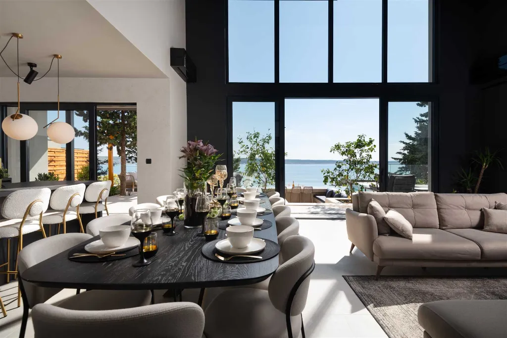 6-Bedroom Villa in Starigrad (Up to 14 Guests)