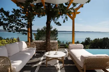 6-Bedroom Villa in Starigrad (Up to 14 Guests)