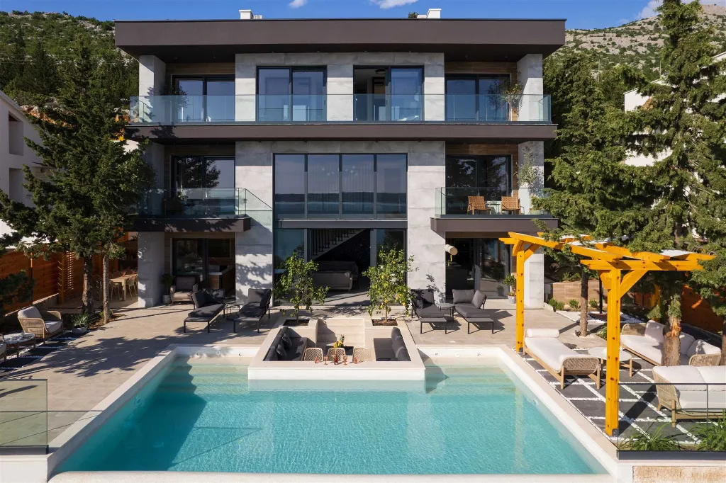6-Bedroom Villa in Starigrad (Up to 14 Guests)