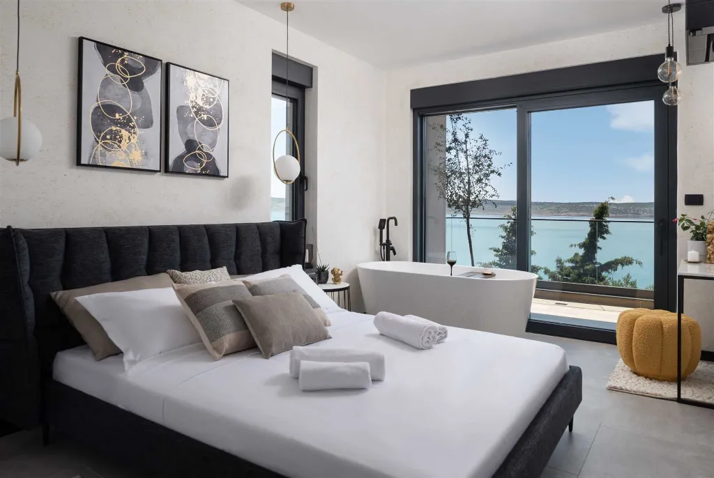 6-Bedroom Villa in Starigrad (Up to 14 Guests)