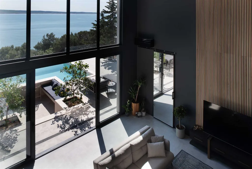 6-Bedroom Villa in Starigrad (Up to 14 Guests)