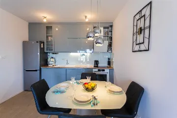 Air-Conditioned Apartment with Balcony in Zadar