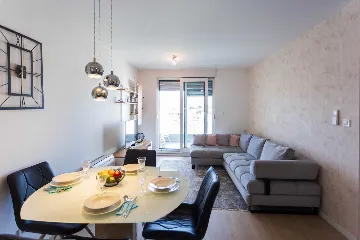 Air-Conditioned Apartment with Balcony in Zadar