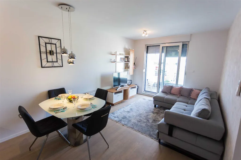 Air-Conditioned Apartment with Balcony in Zadar