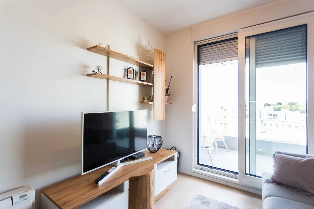 Air-Conditioned Apartment with Balcony in Zadar