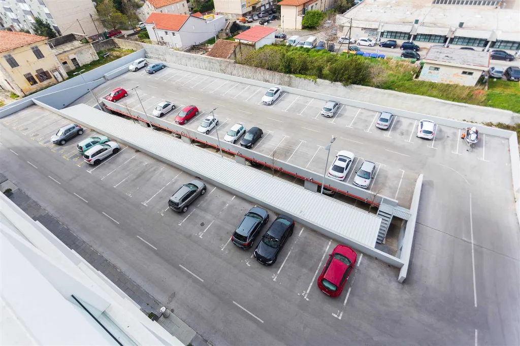 Air-Conditioned Apartment with Balcony in Zadar