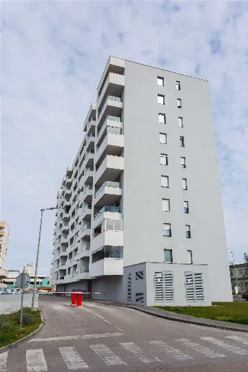 Air-Conditioned Apartment with Balcony in Zadar