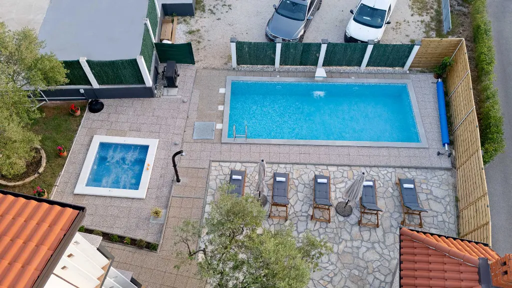 Holiday House in Zadar with Pool & Jacuzzi, up to 10