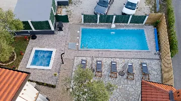 Holiday House in Zadar with Pool & Jacuzzi, up to 10