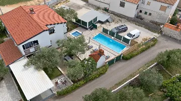 Holiday House in Zadar with Pool & Jacuzzi, up to 10