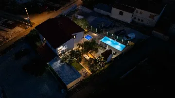 Holiday House in Zadar with Pool & Jacuzzi, up to 10