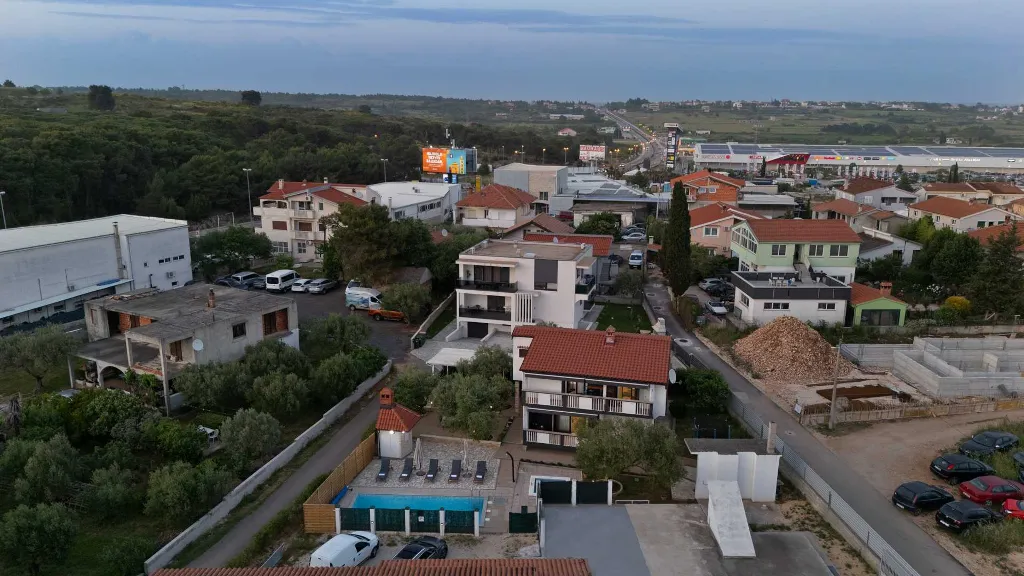 Holiday House in Zadar with Pool & Jacuzzi, up to 10
