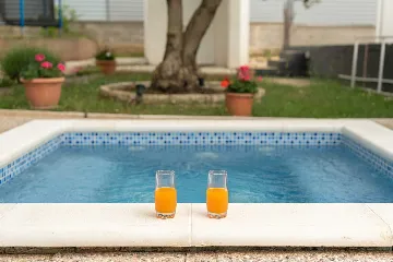 Holiday House in Zadar with Pool & Jacuzzi, up to 10