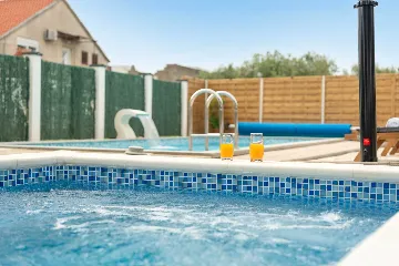 Holiday House in Zadar with Pool & Jacuzzi, up to 10