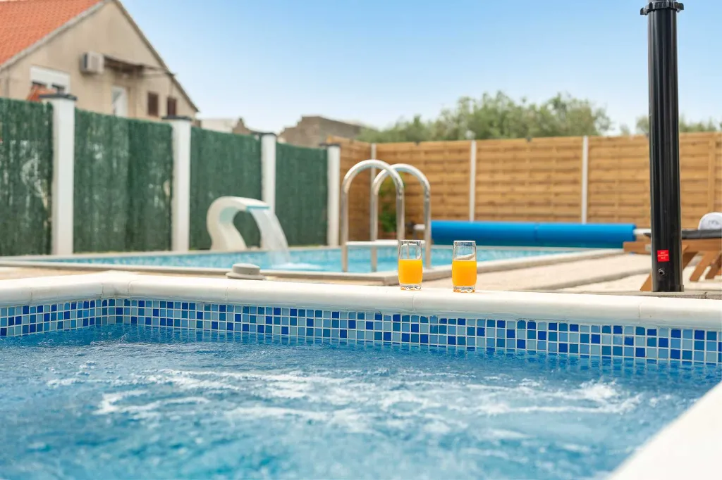 Holiday House in Zadar with Pool & Jacuzzi, up to 10