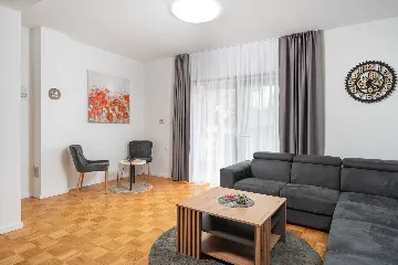 Holiday House in Zadar with Pool & Jacuzzi, up to 10