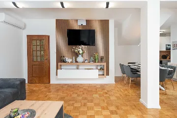 Holiday House in Zadar with Pool & Jacuzzi, up to 10