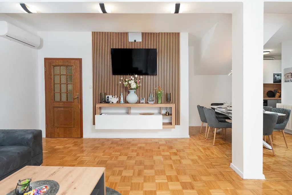 Holiday House in Zadar with Pool & Jacuzzi, up to 10