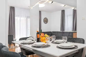 Holiday House in Zadar with Pool & Jacuzzi, up to 10