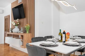 Holiday House in Zadar with Pool & Jacuzzi, up to 10