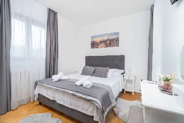 Holiday House in Zadar with Pool & Jacuzzi, up to 10