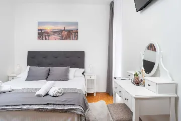 Holiday House in Zadar with Pool & Jacuzzi, up to 10