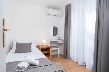 Holiday House in Zadar with Pool & Jacuzzi, up to 10