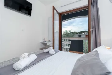 Holiday House in Zadar with Pool & Jacuzzi, up to 10