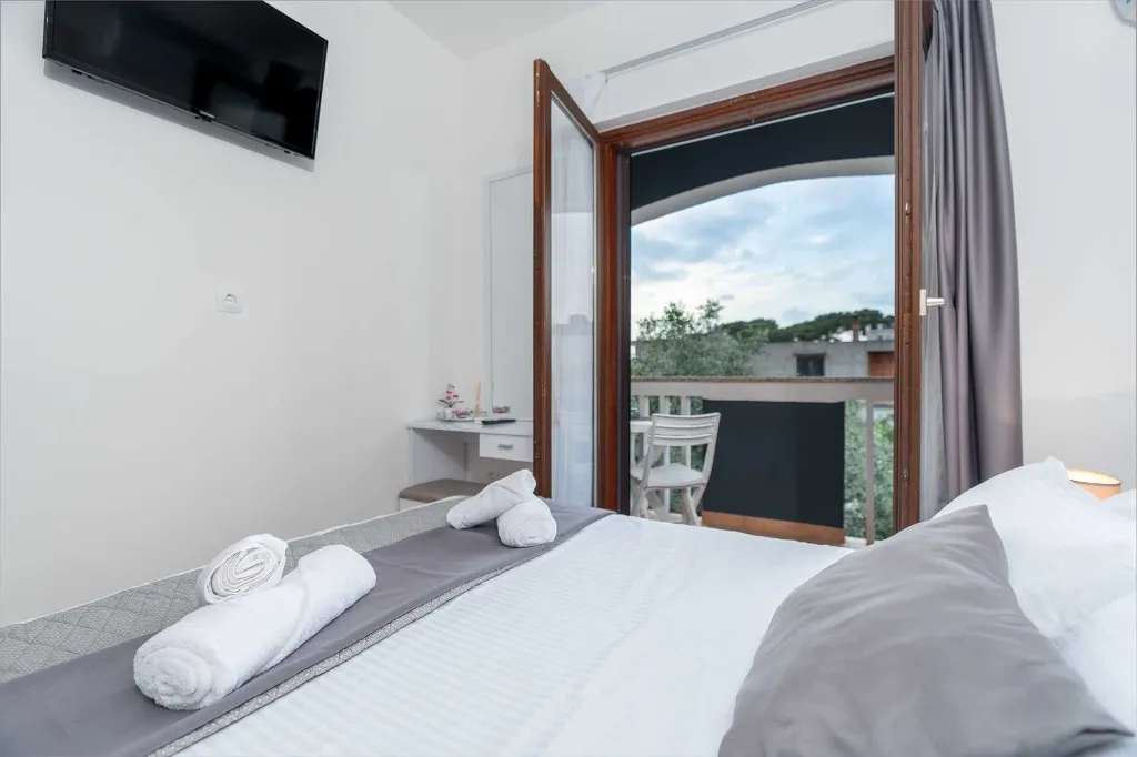 Holiday House in Zadar with Pool & Jacuzzi, up to 10