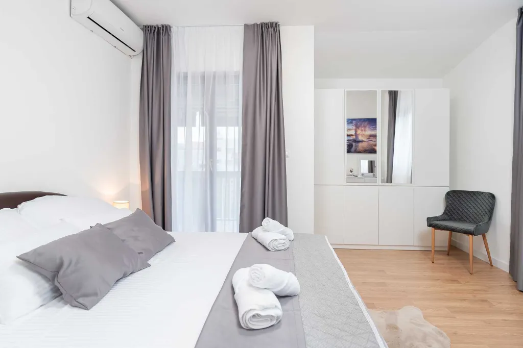 Holiday House in Zadar with Pool & Jacuzzi, up to 10