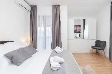 Holiday House in Zadar with Pool & Jacuzzi, up to 10