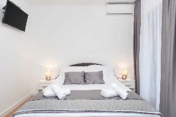 Holiday House in Zadar with Pool & Jacuzzi, up to 10