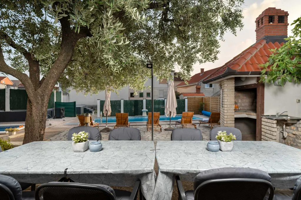 Holiday House in Zadar with Pool & Jacuzzi, up to 10