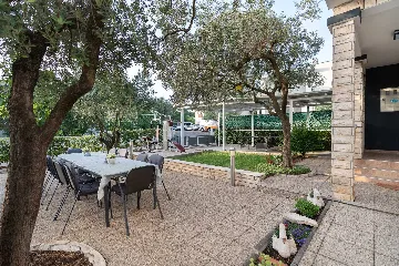 Holiday House in Zadar with Pool & Jacuzzi, up to 10