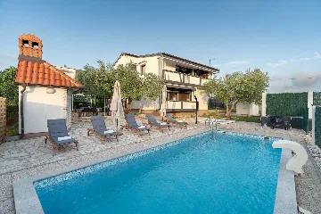 Holiday House in Zadar with Pool & Jacuzzi, up to 10
