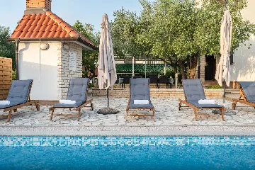 Holiday House in Zadar with Pool & Jacuzzi, up to 10