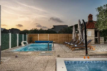 Holiday House in Zadar with Pool & Jacuzzi, up to 10