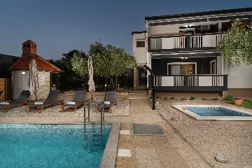Holiday House in Zadar with Pool & Jacuzzi, up to 10