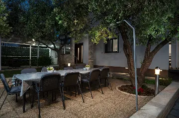 Holiday House in Zadar with Pool & Jacuzzi, up to 10