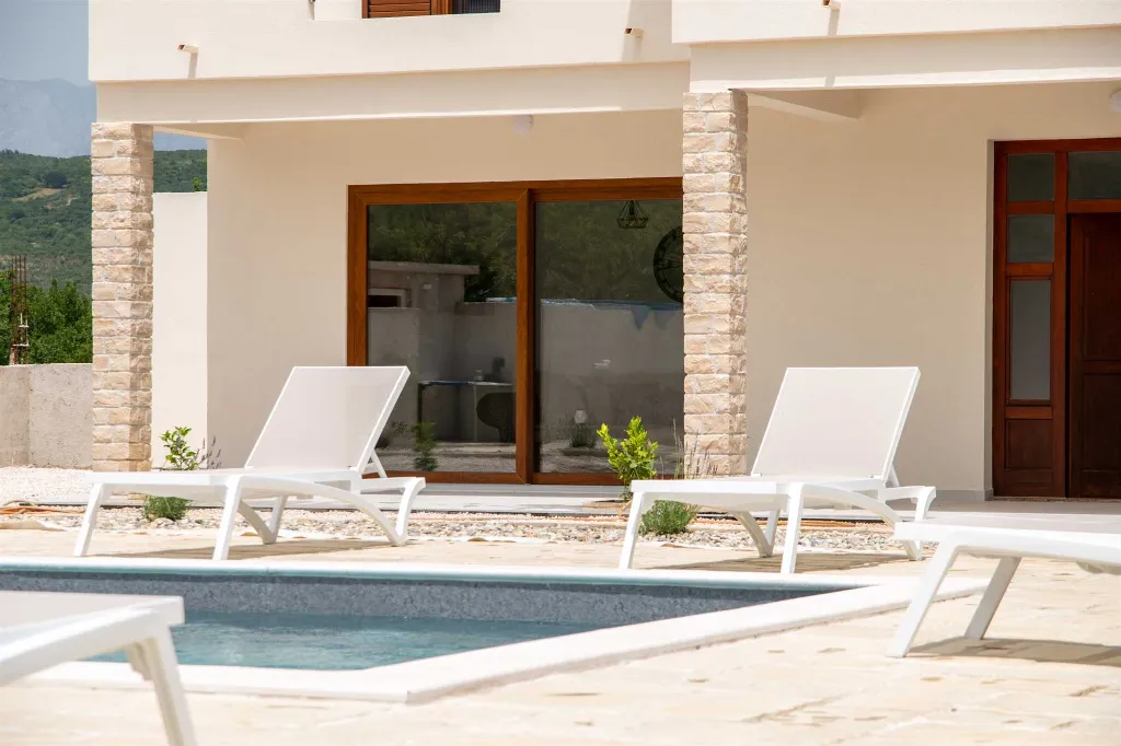 5-Bedroom Villa in Posedarje for up to 12 Guests
