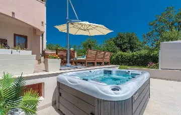 Spacious 4-Bedroom Villa in Zadar (Zemunik Donji)