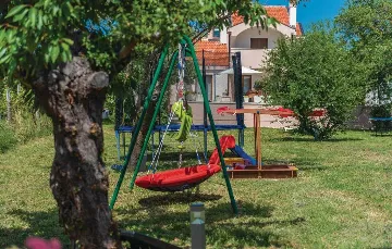 Spacious 4-Bedroom Villa in Zadar (Zemunik Donji)