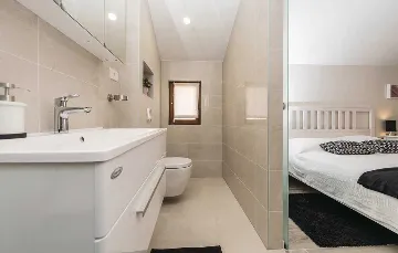 Spacious 4-Bedroom Villa in Zadar (Zemunik Donji)