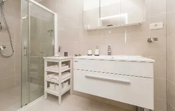 Spacious 4-Bedroom Villa in Zadar (Zemunik Donji)