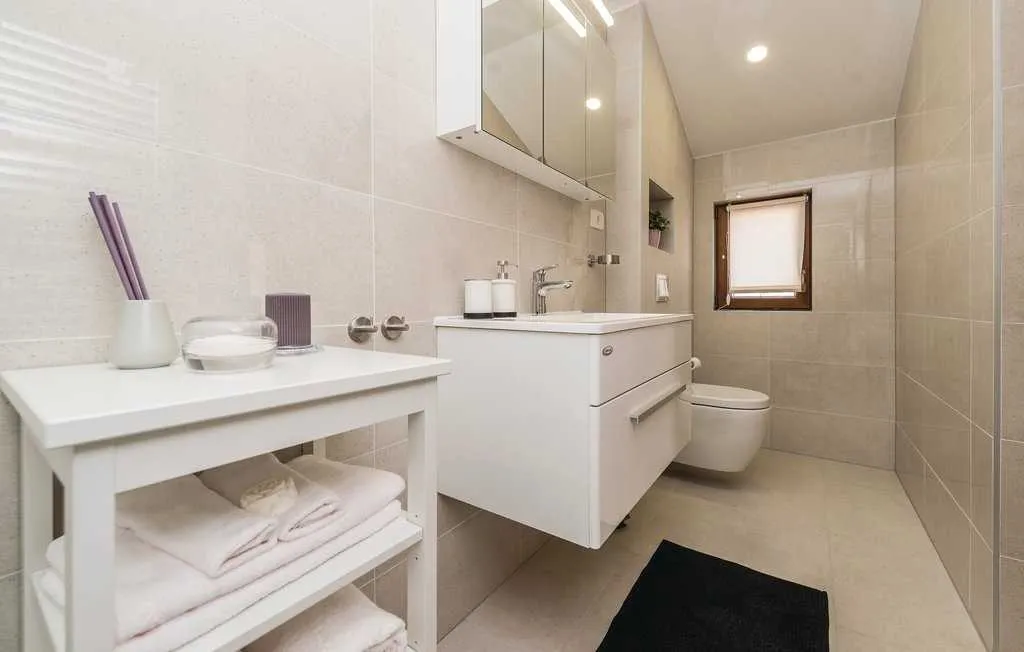 Spacious 4-Bedroom Villa in Zadar (Zemunik Donji)